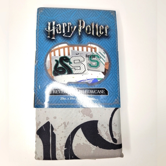 Harry Potter Pillowcase Reversible 20" x 30" Slytherin - Picture 1 of 3